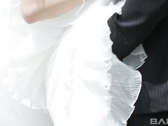Невеста занялась сексом на улице в эпизоде из "Обконченная свадьба 3"