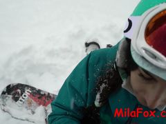 Экстремальная русская телка занялась оральным сексом на снегу