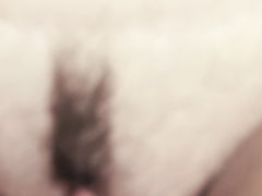 Милашка с большой задницей использует вибратор во время секса