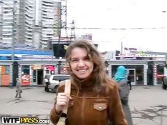 Небедный русский пикапер трахнул девушку в лесу за деньги