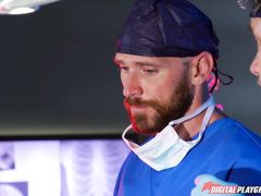 Уставший бородатый доктор выебал длинным хуем медсестру в чулках