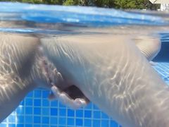 Видео с женской мастурбацией снятое в бассейне под водой