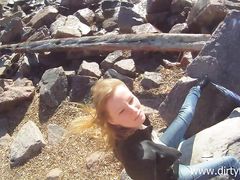 Симпатичная русская девушка трахается на природе с пикапером