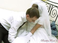 Неудержимый женишок ебет русскую невесту в белых чулочках